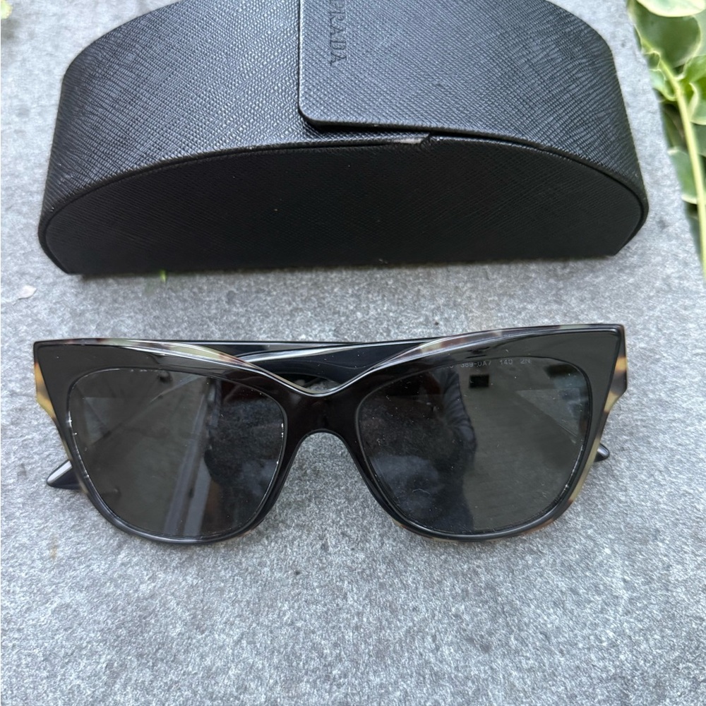 Gorgeous Euc Prada Tortoise Shell Sunglasses And … - image 5